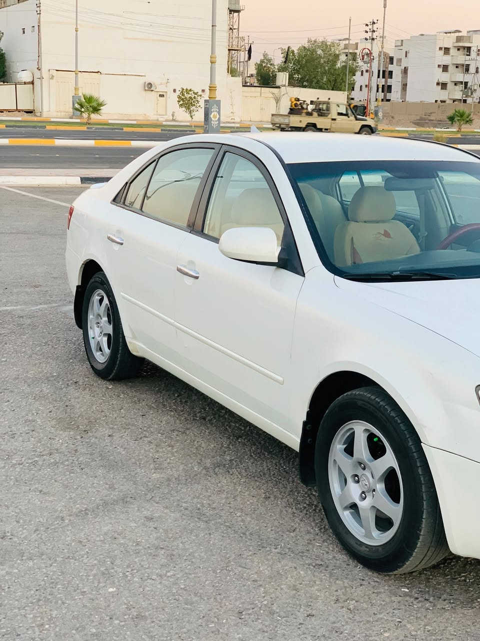 سلام عليكم سوناتا خليجي موديل 2007 سيارة جديدة ومكفولة كفالة بس البنيد بي جراد ومصبوغ والباقي كفالة من الصبغ وتبديل والفتح والحادث.رقم انكليزي مثنى بأسمي شخصياً سنوية لل 31. مواصفات عادية داخل بيجي 5 ويل كب بلادي محرك 2000 كير 4 نمر سيارة جديدة وجاهزة من كلشي محرك كير حدادية تخم تاير تبريد ثلج مكفولات.سيارةدواخل جديدة ارضية مدوشمة وكشنات مدوشمة.السعر 96 وبيه شويه مجال.العنوان كربلاء .***********
