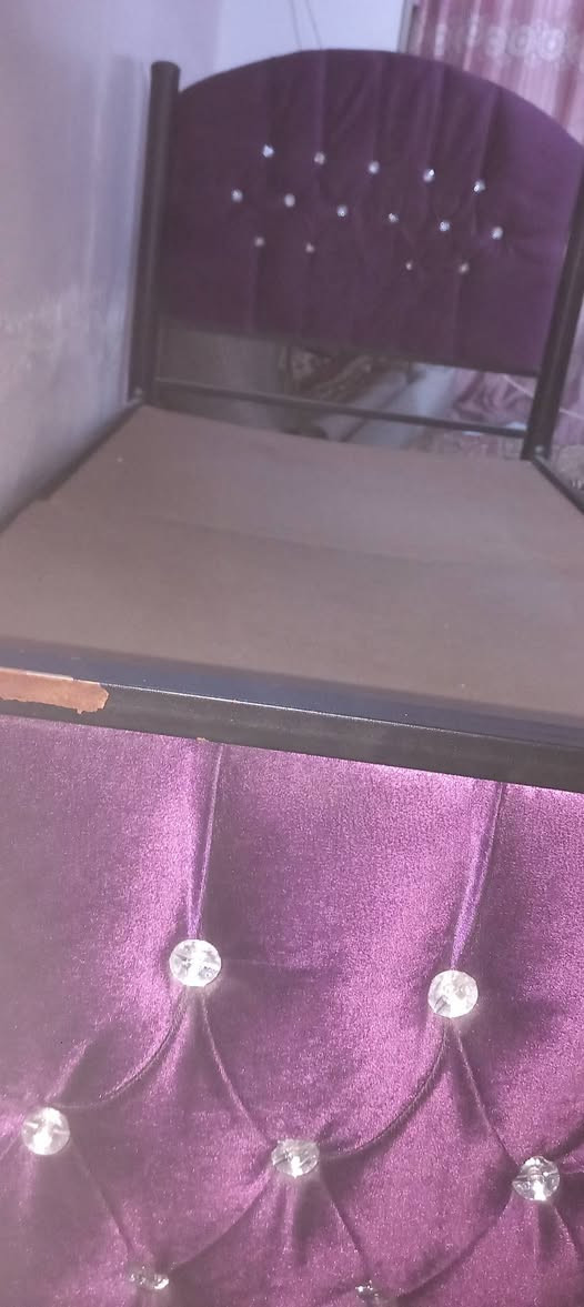 سلام عليكم جرابي العدد ٢ البيع جدد كلش سعرهن ٢ ب١٠٠ قفل المكان نجف حي النصر ***********
