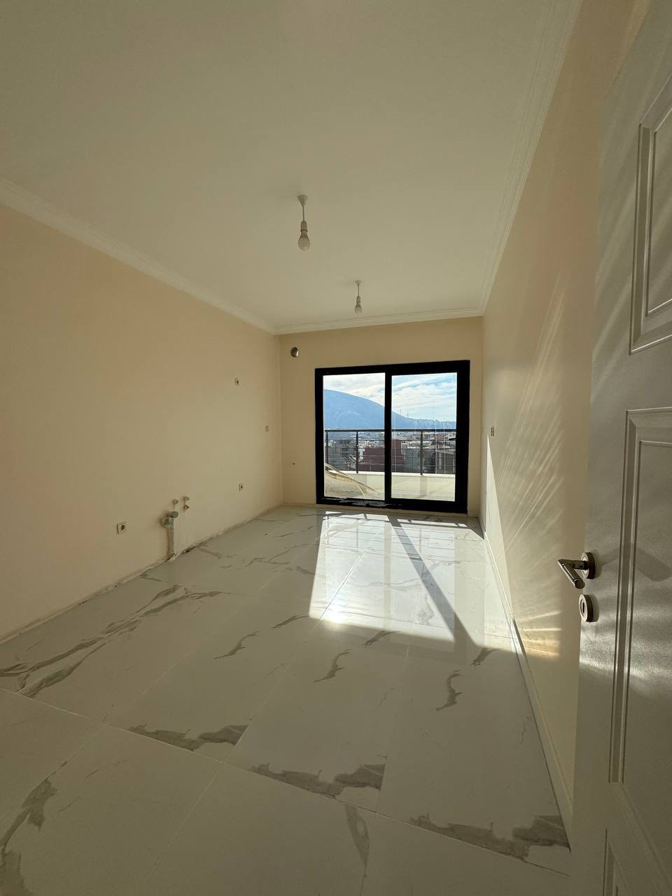 روژ ستي RojCity 

شقة بو فروتنئ / للبيع

طابق 6 

مساحة 168م اكبر حجم بالمجمع 

عمارة G3
واجهة مفتوح جبل زاوا ارقى واجهة جنوب

ثلاث غرف نوم و حدة سويت مع منزع ملابس  و صالة مطبخ وصحيات 3
و مخزن بالسرداب

استلام فوري 

#شقة_صفر غير مستعمل

للاستفسار مراجعة شركة عقارات دشتي فرع روژ ستي

*********** واتساب

***********
