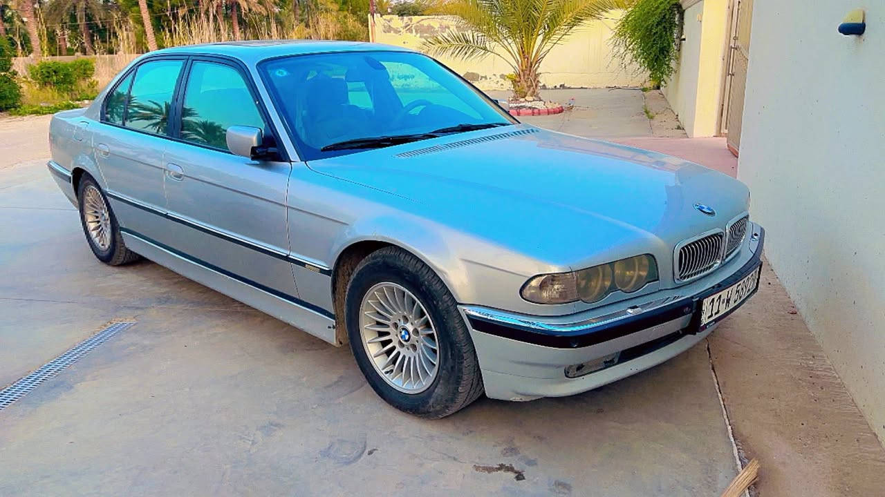 ((( BMW))) 
(((نظيفة جدا وجاهزة))) 
السلام عليكم 
مكانها بغداد
موديل ٢٠٠٠ 
حجم ٤٤ 
داينمو مي 
فول مواصفات
دبل جام 
شاشة 
كامرة 
مري شفط 
جنطة شفط  
السيارة جاهزة 
ادامة كاملة مجاول باتري ونوزلات وبلكات
نشطة جدا 
تبريد جيد جدا
السعر 105 
***********
