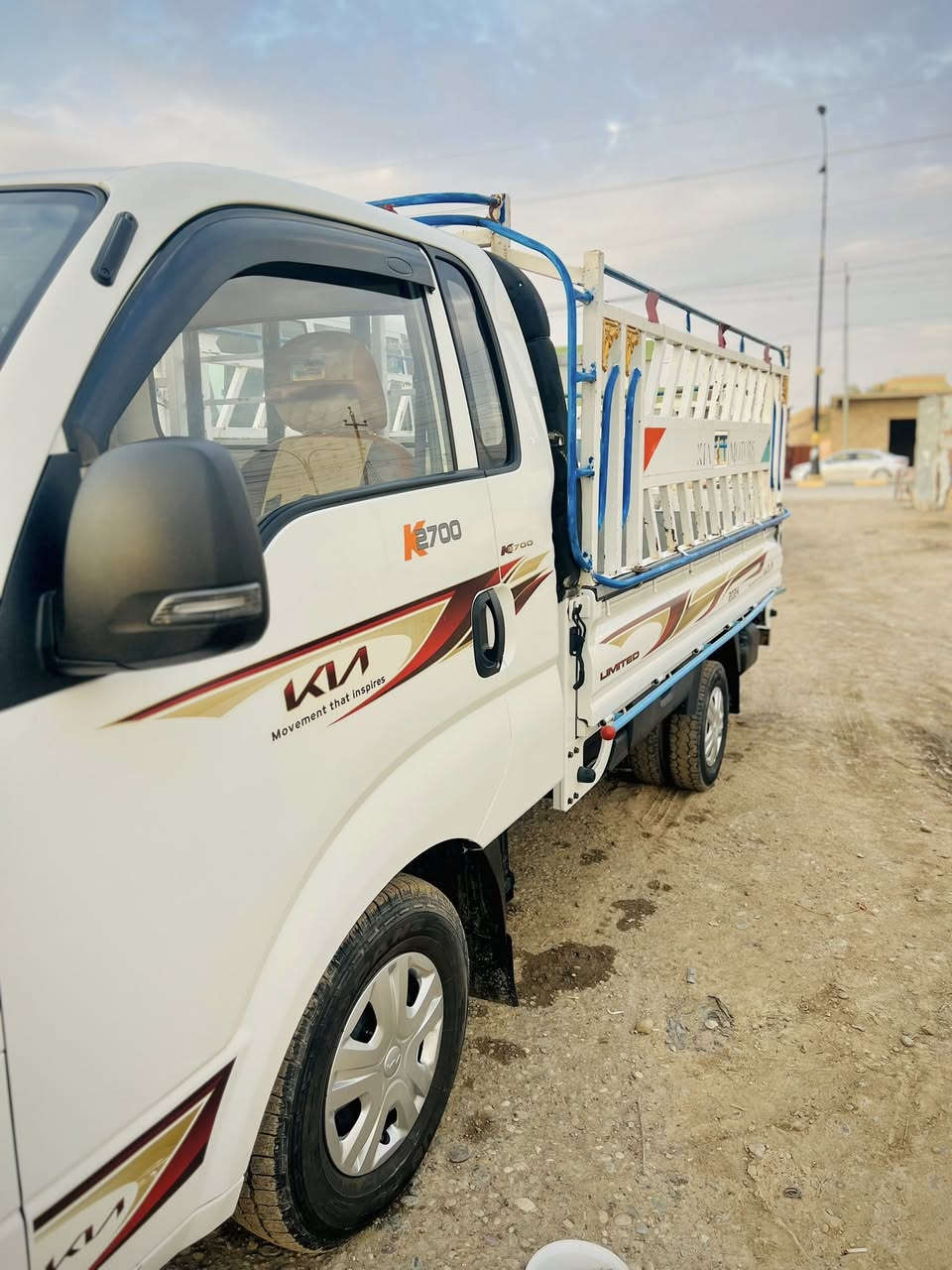 السلام عليكم. للبيع كيا مديل 2024. رقم صلاح الدين تحويل مباشر. محرك 2700.  وضع الشركه. ماشيه 34 الف قليل السياره.  مغلفه جاهزه دوشمه.   غلاف. فووولً.  السياره.   .   .          اتصل 
                              ‭0772 838 0248 
.   🫶‭0782 8357955
