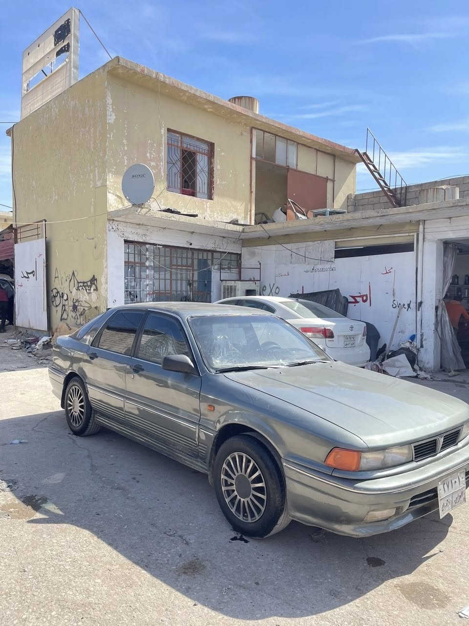 سلام عليكم مستي بوشي كلد مكينه 63مرخوب شرط كير ومكينه موديل 1992 شرط تحويل و وكاله صبخ عام جماليه بيها طخا من كدام باس السيارا جديدا الخرفا جديدا سعر 32وبيها مجال رقم ***********
