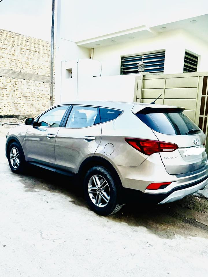 سنتافي للبيع موديل 2018 وأرد أمريكي #سعر 160 وبيه مجال ضربتها خفيفة بخشم البنيد شيء بسيط بدون دواخل الحادث مرفوق بالصور مكينة 4 سلندر و باردات بسيطة و الباقي كفالة كلها السيارة مكينه وكير برغي ممفتوح 
 3 قطع تبريد ماشيه  94 ميل تحكمات جيهتين  شاشة كامرة دوارة كشنات جلد وكهرباء وهيترات وتبريد بل كشنات يدات نيكل ( 3 انظمة  نضام يكو اقتصادي و نورمال و سبورت )  مانع انزلاق صدر امامي وخلفي جدد تبريد ثلج تخم تايرات جدد كهربائيات كلهة شغالة سياره جاهزه من كل شي اي نقص مابيه رقم قادسية  الجديد بسمي تحويل ثاني يوم .....
مكانها قادسية  الاتصال على الرقم ***********
