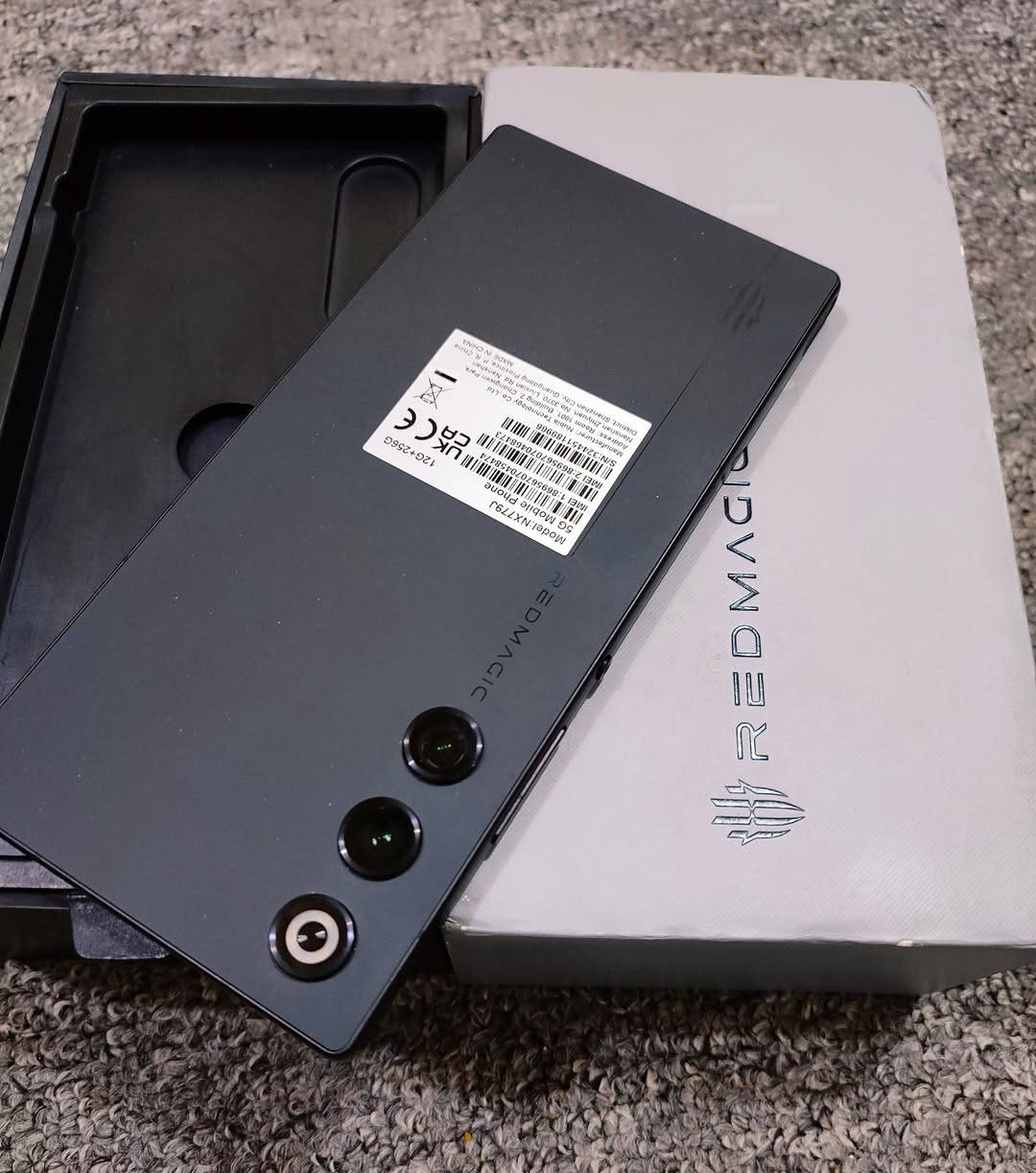 ريد ماجك 10 اير
جهاز اخو جديد استخدام قليل  
ذاكره 256 رام 12 
ملحقات كامله نظافته 100/100
السعر 600 قفل 
مكاني نجف ***********
