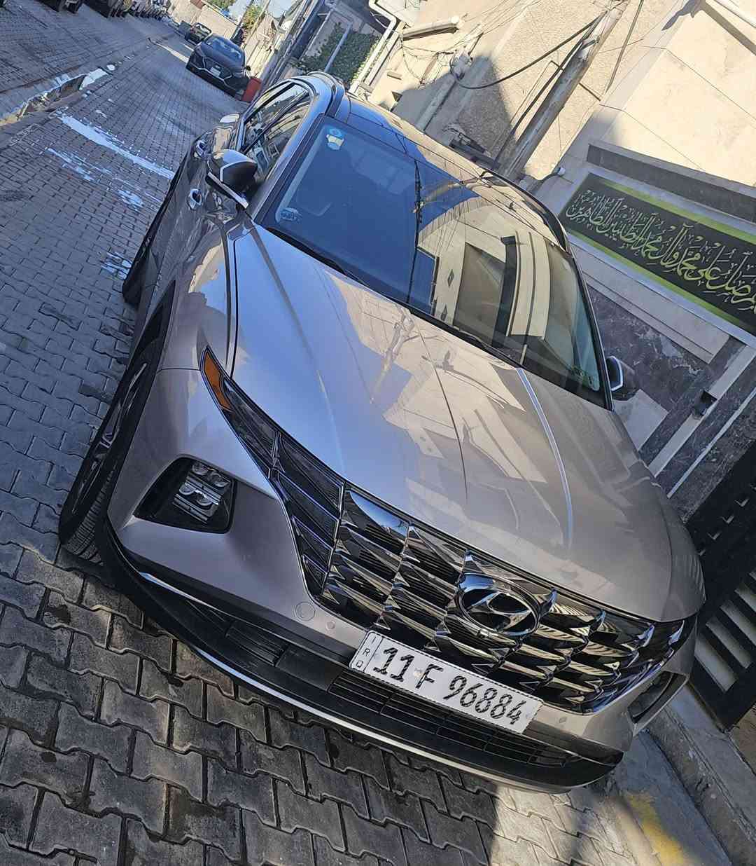 هونداي توكسان للبيع
موديل2024
بانزين
 لمتد vip فول الفول أمريكي
لون السيارة سلفر فضي 
دخول جديد مرقمة بغداد 
المواصفات LIMITED VIP
1- بصمة تشغيل 
2- بصمة أبواب لمس دخول ذكي 
3- بنوراما على طول السيارة 
4- صندوق كهرباء شفط 
5- كامرات 360 درجة 
( جانبية - أمامية - خلفية ) 
6- كامرات مع الأشارة 
7- السيارة تتقدم وترجع بالبصمة 
8- تبريد تدفئة كشنات أمامية 
9-داخل و كشنات جلد لون أسود ملكي 
10- كشنات كهرباء 
11- أضواء محيطية  
12- كشنات خلفية هيتر 
13- مرايات تعتيم ذاتي 
14- أبل كار بلي 
15- أندرويد أوتو 
16- شاشة دجيتل 3 أشكال للقيادة 
17- أشاير ترحيب 
18- أضواء أمامية LED زنون 
19- أضواء خلفية LED
20- هوك خلفي 
21- فول أوامر صوتية 
22- جامات أوتو 
23- قطعتين تبريد 
24- أشارات بالمري
25- گير دگم 
26- شفتات ستيرن 
27- تحكمات ستيرن 
28- تدفئة ستيرن
29- محرك 2500المرغوب 
30- هاند بريك بصمة 
31- شحن واير ليس 
32- منافذ شحن 
33- أوتو هولد 
34- تشغيل عن بعد 
35- السيارة أوتو بارك 
36- حساسات  أمامية 
37- حساسات خلفية 
38- گير AT المرغوب 
39- رادار أمامي رادار خلفي رادار جانبي 
40- نقطة عمياء 
وبعد بيها هوآآي مواصفات 
ممشى السيارة ( 6تالاف ميل حقيقي) 

السيارة مكفولة بيها تبديل چاملغ جهة السايق فقط وبدون أيرباك 

مكان السيارة بغداد حي القاهرة 

السعر235$$وبيها مجال 

رقم الهاتف ***********
