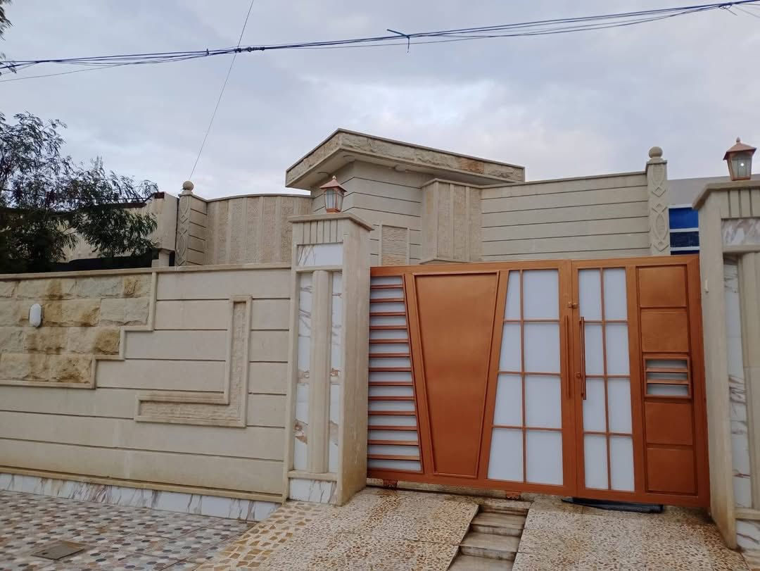 #السلام عليكم 
#دار للبيع زيرو #تكريت القادسيه 🏚️
#منطقة حي الجامعة🏡
#شغل درجة اولى مال جناي🏡
#قرب المدارس 🏫
#مساحة 300 م
10×30
#شارع 15
#طابق 2 غرف نوم  
#صالةواستقبال 
#مطبخ حار بارد 
#مناور 2 
#مجموعه صحية 3
#الواجه حجر . 
#للاستفسارالاتصال 
***********📞
