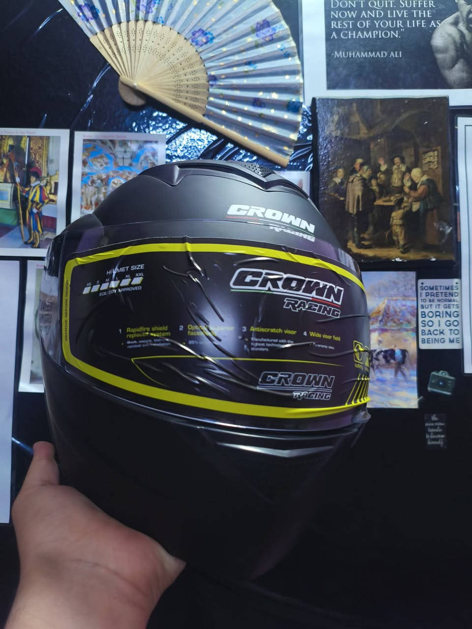 🪖🔥 خوذة CROWN RACING فل فيس
🔹 اللون: أسود مطفي (Matt Black)
🔹 القياس: L (لارج) 
🔹 Full Face تغطي الوجه كامل
✅ Anti-Scratch Visor (زجاج مضاد للخدش)
✅ Wide Vision + Panoramic View (رؤية واسعة وواضحة)
✅ Rapidfire System (تبديل زجاج سريع بدون أدوات)
✅ ECE / DOT Approved (مطابقة لمعايير السلامة)
✅ نظام تهوية متكامل
✅ Asian Fit مريحة على الوجه
الحالة: (جديدة غير مستخدمة)
السعر: (35)
التوصيل :(5)


**إذا كنت صاحب هذا الإعلان وتريد حذفه لأي سبب، رجاءا أرسل رسالة إلى الدعم الفني**