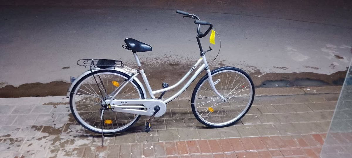 السلام عليكم ورحمة الله وبركاتة
بايسكل بناتي حجم 26 للببع 

شركة ليدز موديل 2016

جاملخ الامامي موجود هوه ولابريك 

بايسكل ماعوزه اي شيء بس يده مال ابريك الخلفي انكسرت وحطيت مال الامامي وهيه اليده 

بـ 2 الفين 

السعر 95 وبي مجال

مكاني بغداد مدينه الصدر الاورفلي
رقمي ***********
