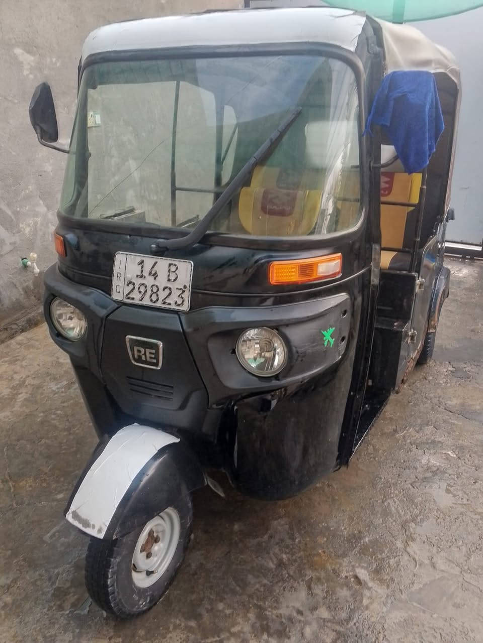 سلام عليكم تكتك رقم وسنويه للبيع سعر خاص مكينه مفتوحا شركا   خياسات قليل مديل 20 يوجد فقط واتساب ***********
