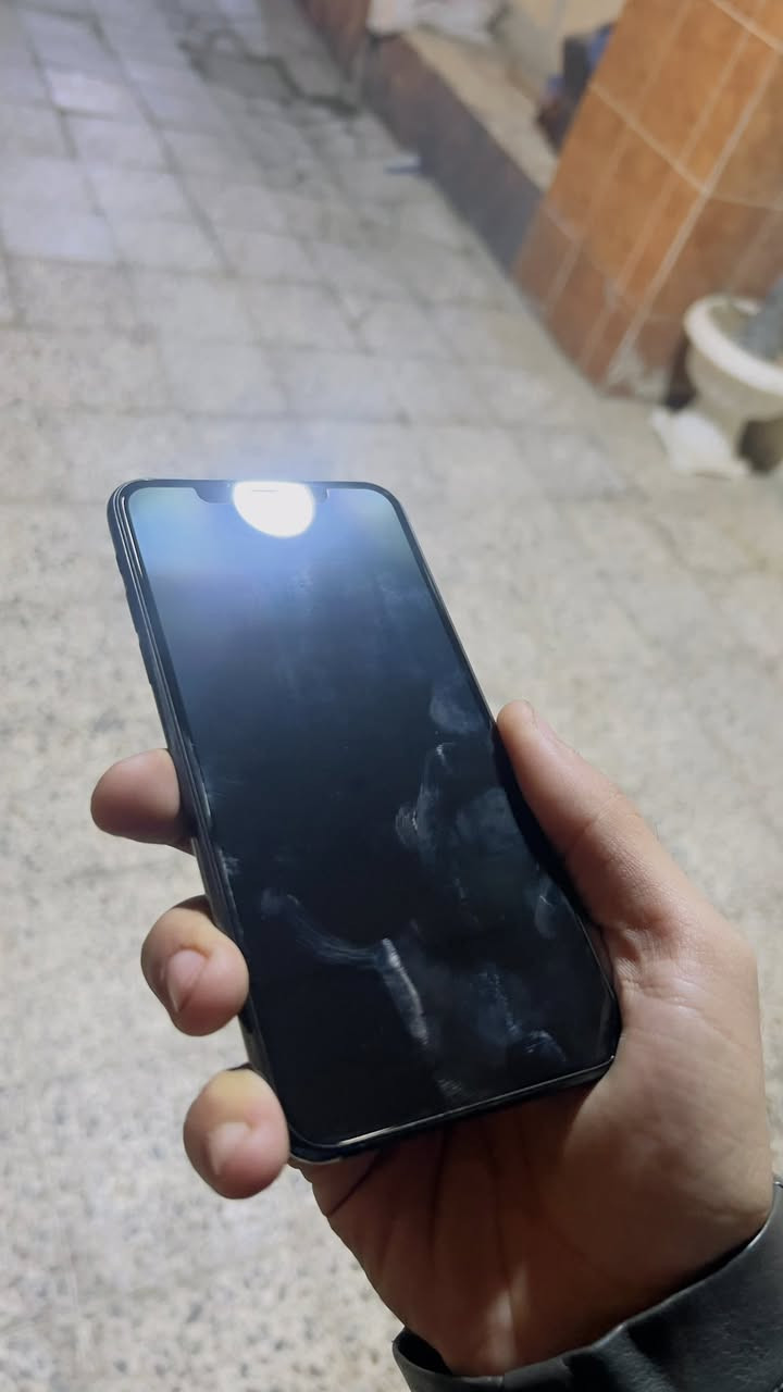 سلام عليكم ايفون 11 برو ماكس شرق اوسط Z/A مكفول من كلشي اي خلل اي عطل يرجع مامفتوح الجهاز و شخط واحد مابي ذ256 بطاريه 75 بلاديه جهاز بدون ملحقات عنواني كربلاء فقط بيع بسعر 275 وبي مجال 
*********** وشكرا.
