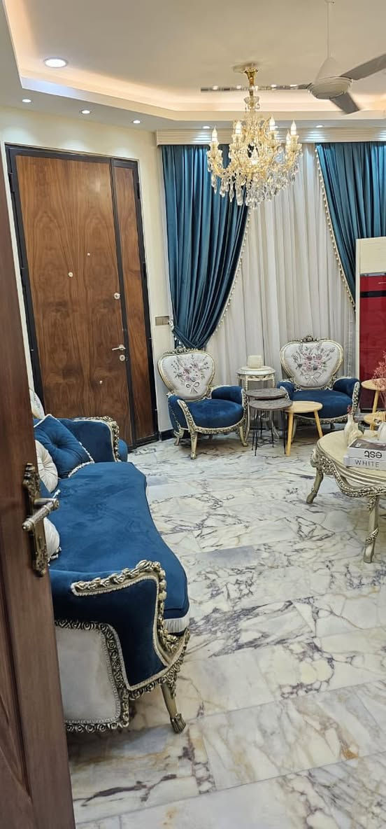 للبيع بيت مساحه ١٢٠ متر بناء درجه اولى
واجهه ٧ ونص متر ونزال ١٦ متر 

واجه حجر 

الارضيه الطابقين مرمر اسباني

كهرباء دفن بوري شنايدر 

صبغ البيت بالكامل جوتن درجه اولى 

اضاءه حديثه داخل البيت مع ديكورات سقف جبسن بورد 

باب قاصه الصاله وابواب الغرف صاج درجه اولى

طابق الارضي / صاله ومطبخ وهول وغرفه نوم وحمام درجه اولى جاكوزي ومنور داخلي

مع تواليت خارجي قرب الصاله

طابق الثاني / ٣ غرف نوم وحمام

وبالسطح مخزن حديد ٤×٥ متر

مع نظام كامل دفن / سبالت وكامرات وانترنت وستلايت 

العنوان الدوره / مقابيل شارع ابو الطياره شارع المصافي بعد كلية دجله/ شارع ليمونه المربع الذهبي الفرع الرابع

طابو زراعي سند ٢٥ اقرار محكمه
شارع عرض ١٠ متر مقرنص بالكامل

الهاتف :***********
