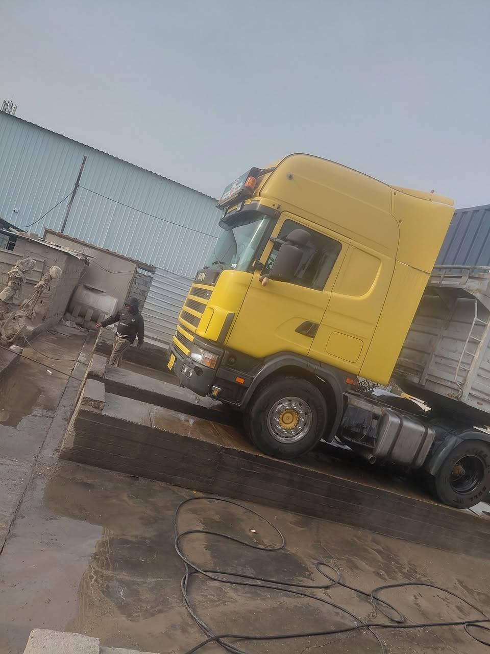 السلام عليكم سكانيه 2003 سنكل خلفي سياره جاهزه تخم تاير غبل شهرين شادهن رغم سليمانيه وراعيهه موجود بس سنويه ساغطه من 2017 ابيع واغع حال المكان واسط الحفريه الشراي يتصل ***********/***********/ السعر 135 وبيهه مجال
