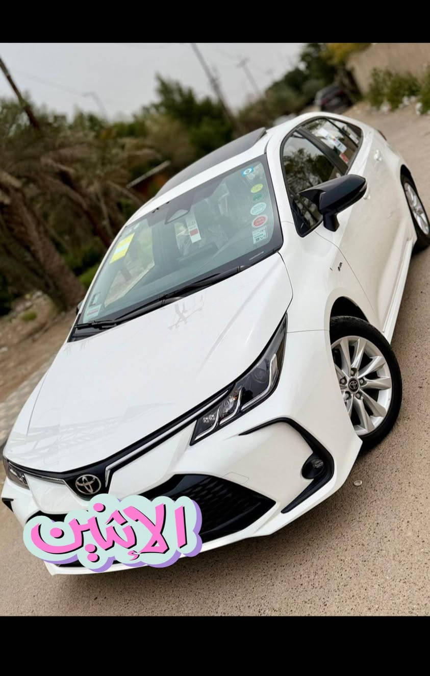 تويوتا كورولا هايبرد 2025 - Corolla Hybrid 2025 
فتحه
بصمه
ماشيه17
الكاميرا: كاميرا رؤية خلفية عالية الدقة.

• الشاشة: شاشة معلومات ترفيهية تعمل باللمس (8 أو 12.3 بوصة) تدعم Apple CarPlay و Android Auto. الإضاءة: أنوار أمامية LED بتصميم حاد + أضواء نهارية (DRL).
السياره نضيفه بمعنى الكلمه استخدام شخصي 
بيه ملاحظه طخه موضحه الكم بلون اسود 
الباقي مكفول ‭0780 149 4716‬
