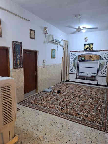 بِسْمِ اللهِ الرَّحْمٰنِ الرَّحِيم
الاعلان رقم (7)

بيت للبيع مساحة 200م العنوان حي الحكم(القطع الطافرة) مقابل بانزين خانة ال36 يحتوي علر غرفتين وهول وصالة وبراني ومطبخ وفي الطابق الثاني غرفة+ 3 مجاميع صحية السعر 90 قابل للتفاوض.

للاستفسار الاتصال على الارقام التالية:
*********** | ***********
او التواصل عبر صفحة المكتب.
