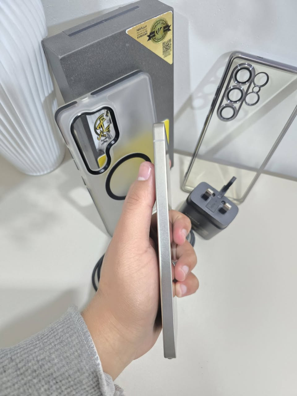 سلام عليكم ورحمه الله
اس 25 الترا ذاكره 256 ضمان عين الفهد 
لون اسود بلاك مستخدم 15 يوم فقط
كيبل ممفتوح بعده ويا شاحن من عين فهد 45 واط
وكفرات اثنين وعدسات ياقوت ولزكه شاشه 
جهاز كامل مكمل من كلشي بعده جديد جدا 
للبيع مكاني بغداد كرخ السعر 1200 قفل
***********
