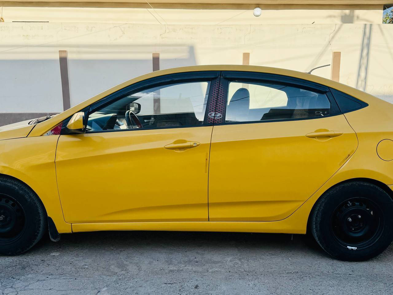 اكسنت مضلع 2013 امريكي
رقم بغداد مشروع وطني
محرك 16 GDI
گير 6 نمر
ضررها حادث امريكا جنطة واصل بداية الاسبير فقط
تتلقيطات معجون
 شبرين بالسقف بدون ضربة
السيارة كود واحد عدا الصندوك
السعر 78
مكان موصل 
للاستفسار ***********
