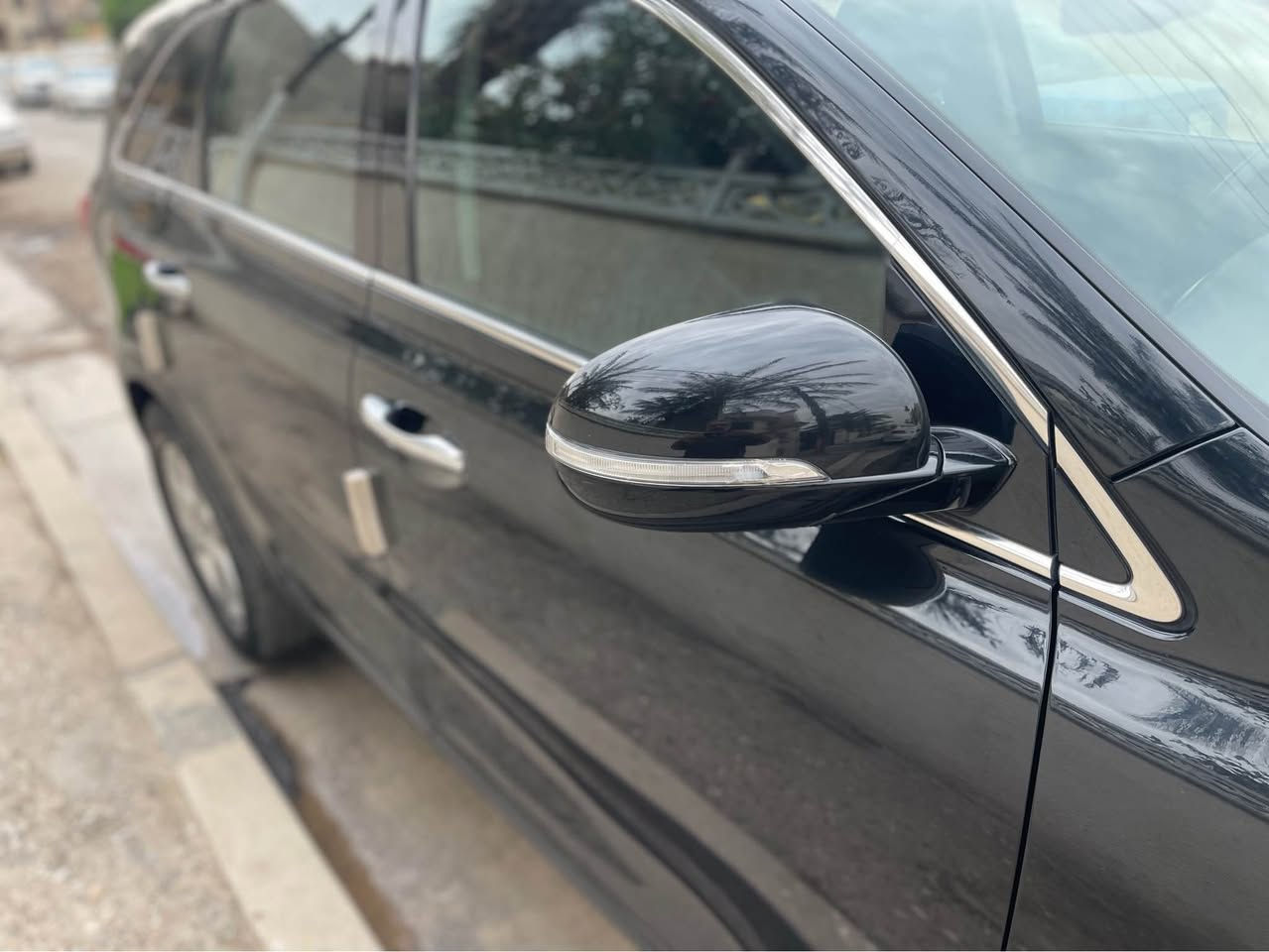 سورنتو 17 أمريكي
فقط باب الخلف صبغ شرط بدون ايرباك ولا تبديل ونظيفه جداً على ايد وحده ماشيه 70
محرك 2400 
7 راكب تدفئه كشنات وكهرباء
السعر مال بيع 153 شرط الف سونار أخذ جديده جداً
ولا اي خلل بيها 
*********** تحويل 
مباشر مكان السياره بغدا د 
اعتقد انظف سورنتو بموديلها Colombo, Sri Lanka
