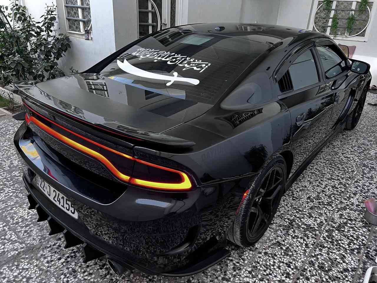 جارجر موديل 2015  بيه دور الجاملغ الخلفي بدون ايرباك  سياره جديده ابمعنى الكلمه مكينه 6 سلندر سياره SXT مكينه كير حداديه كله كفاله السعر 182 وبيه مجال قليل الرقم ***********
