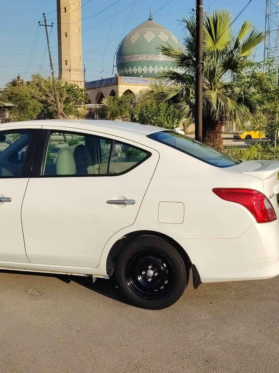 السلام عليكم ورحمة الله وبركاته
للبيع نيسان سني هندي ٢٠١٩
رقم بغداد باسمي هزة ورقم جديد 
السيارة كفالة عامة من الضربة والصبغ والفتح والتبديل والبارد 
فقط شبر Bdr
  كير مكينة صدر تبريد تخم تاير
السبير منازل 
 كلها ع وضع الشركة 
ماشية ٧١ الف 
عارضها ب١٠٤ وببها مجال 
مكاني السيدية 
الشراي يتصل ويدلل
***********
