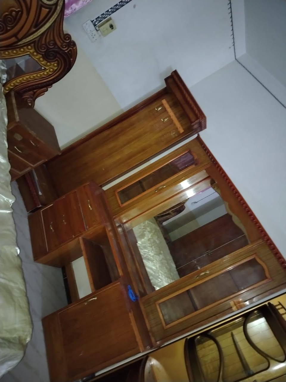 سلام عليكم غرفه للبيع  اخت الجديده سعره200وبيها مجال والمعرض سعره150وبي مجال ثلاجه سعره150وبيها مجال  ***********
