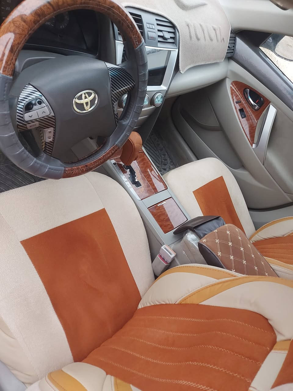 سلام عليكم كامري البيع موديل 2009خليجي فول مواصفات واحد علاواحد محرك وكير كفاله مكفوله من صبغ والضربه بيه بارد شي قليل السنويه 28الرقم بغداد تحويل ثانيوم ***********
