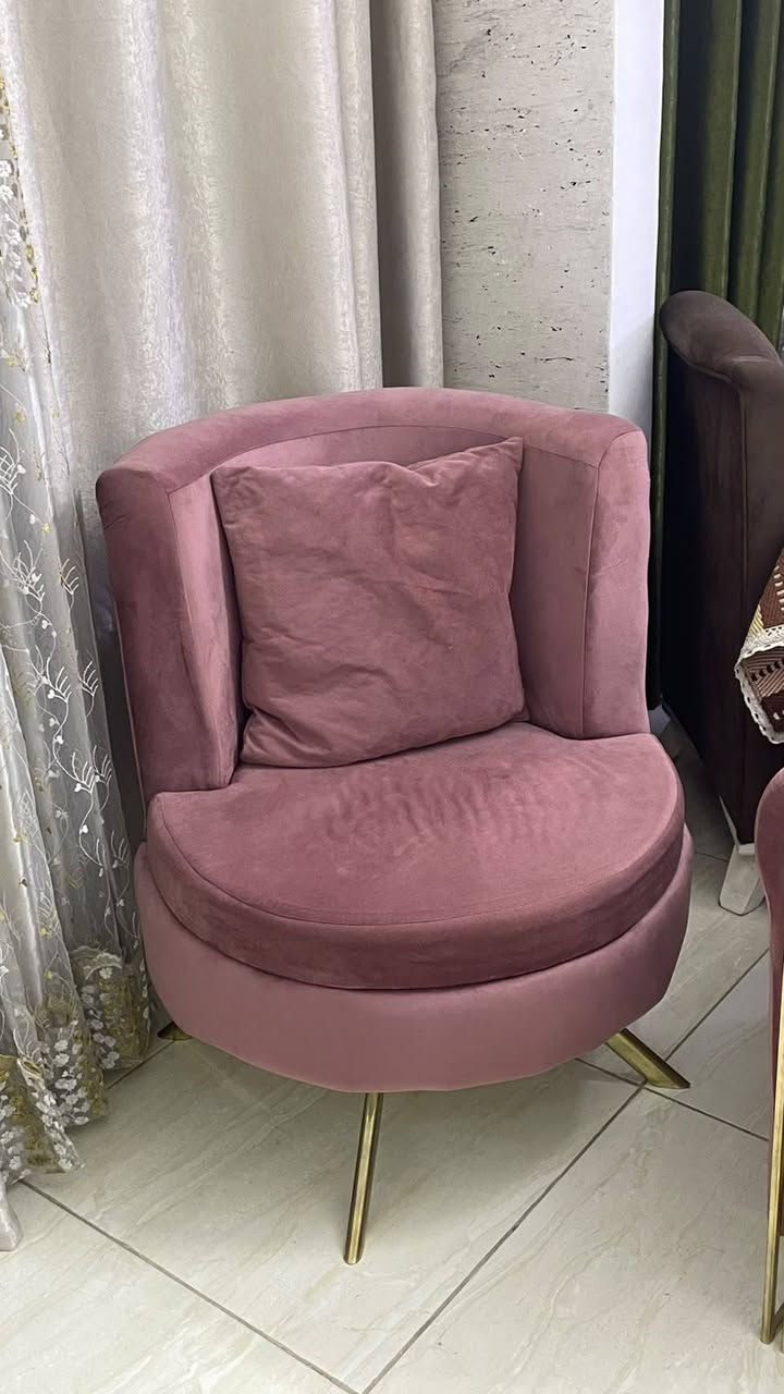 مكلف بالنشر تخم ٨ مقاعد جديد ونظيف جدا مستعمل قليل ب ٤٠٠ وبي مجال 
ميز طعام نظيف جدا السعر ٢٥٠ وبي مجال المكان شقق حي السلام (حي صدام) سابقا للاستفسار الاتصال واتساب ***********
