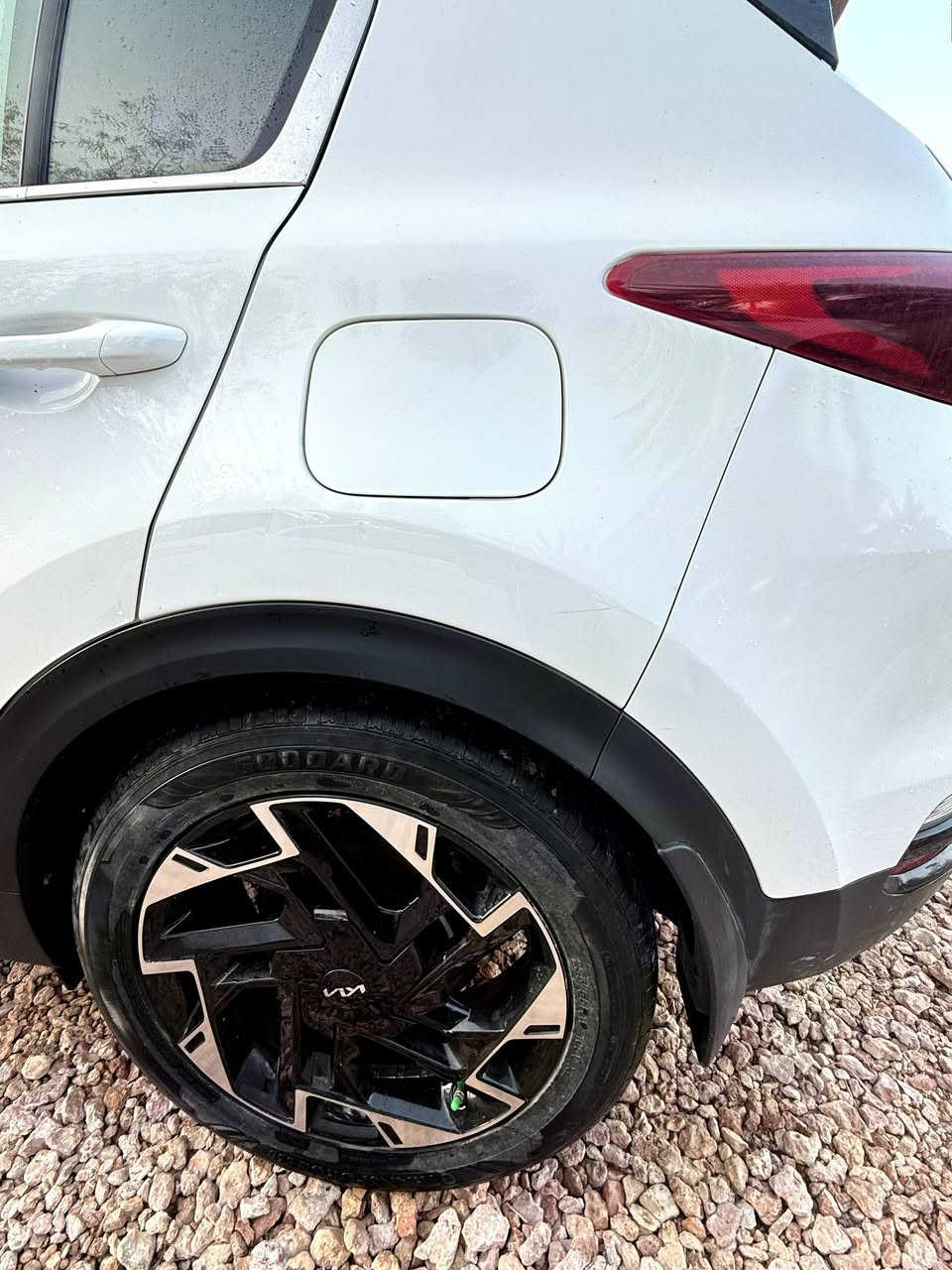 السلام عليكم
كيا سبورتج 2020 خليجي
ماشيه 76 الف بيها قطعتين بارد
 رقم اربيل بأسمي هزه ورقم وسنويه كله جديد تحويل ثاني يوم مواصفاتها بنوراما اشارة ترحيب كامره شاشه ٣ انظمة قياده قطعتين تبريد حساس تايرات مانع تزحلق داخل جلد سايد بريك بالرجل
محركها ٢٠٠٠ دوش السياره موجوده بالحله
سعرها ب١٩٨ وبيها مجال للتواصل واتساب او اتصال ع الرقم ***********
