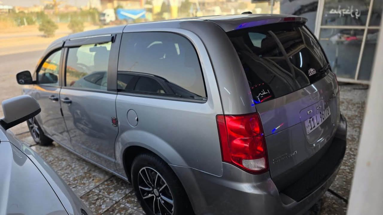 🚘 Dodge Grand Caravan 2018 للبيع 🚘

سيارة عائلية نظيفة وجاهزة للاستخدام، مناسبة للسفر والاستخدام اليومي.

المواصفات:

* موديل: 2018
* محرك 3.6L V6
* قير أوتوماتيك
* دفع أمامي (FWD)
* أبواب جانبية سلايد كهربائية
* باب خلفي كهربائي
* 7 ركاب
* شاشة لمس
* كاميرا خلفية
* حساسات
* تحكم بالسكان
* مثبت سرعة
* تشغيل بصمة (حسب الفئة)
* تكييف أمامي وخلفي
* جنوط ألمنيوم
* زجاج ومرايا كهربائية
* نظام ABS
* وسائد هوائية
* مفتاح ريموت

💰 السعر: 150 ورقة (قابل للتفاوض بالمعقول)
📍 الموقع: الحلة
📞 للتواصل: ***********

للمراسلة أو الاتصال مباشرة، وأهلاً وسهلاً بالجميع
