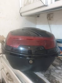 صندوك دراجه جوكر يرهم ع كل دراجات جدا نظيف يتقفل ب  ماخذه ب 35 الحسيني...