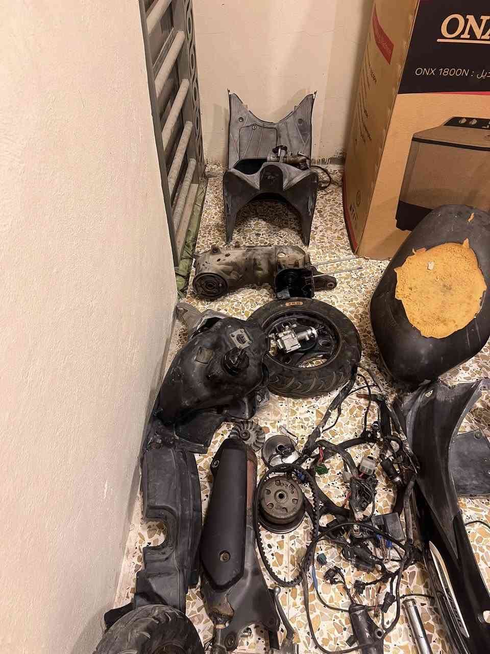 السلام عليكم دراجه كامله شتحتاج منه موجود المكينه كامله مجفته ابيعه مثل ما موجوده بل صوره مكاني كوت دور العمال ***********
