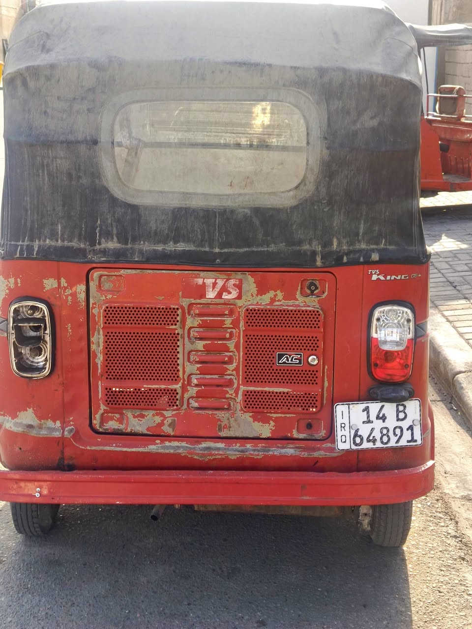 سلام عليكم تكتك البيع مكينه توه مفتوحه تايرات جديده ركبه جديده كهرباته كله شغاله بدي شوف العين السعر 4ملاين هاذ رقم***********
