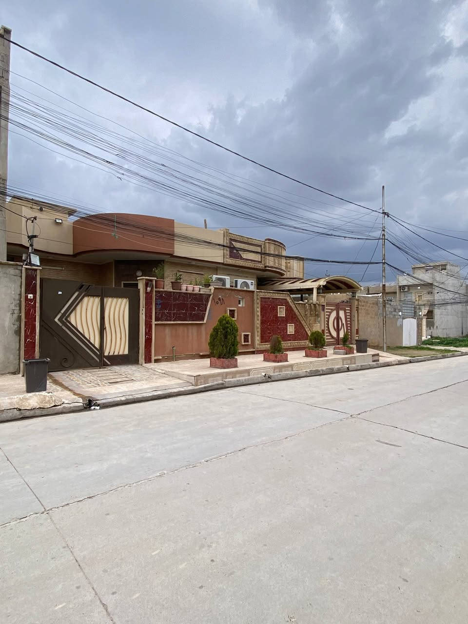 داران للبيع حي الشيماء

مساحة كل دار 150 متر واجهة 7.5 متر 

مكون من طابق وااحد غرفتين نوم هول صحيات مطبخ استقبال 

الدور بناء 2020 

سعر الاول 140 مليون 

الثاني 135 مليون 

للاستفسار اكثر مراجعة مكتب العمران مكتب العمران للعقارات 
***********
***********
