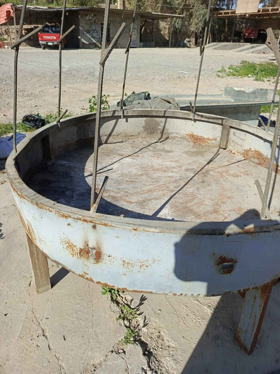 السلام عليكم عندي مناقل مسكوف وحطب وشوايات وعربانه وحوض  للبيع كلشي وسعرو واذا شلع السعر يختلف الاستفسار اتصال عالرقم ***********
