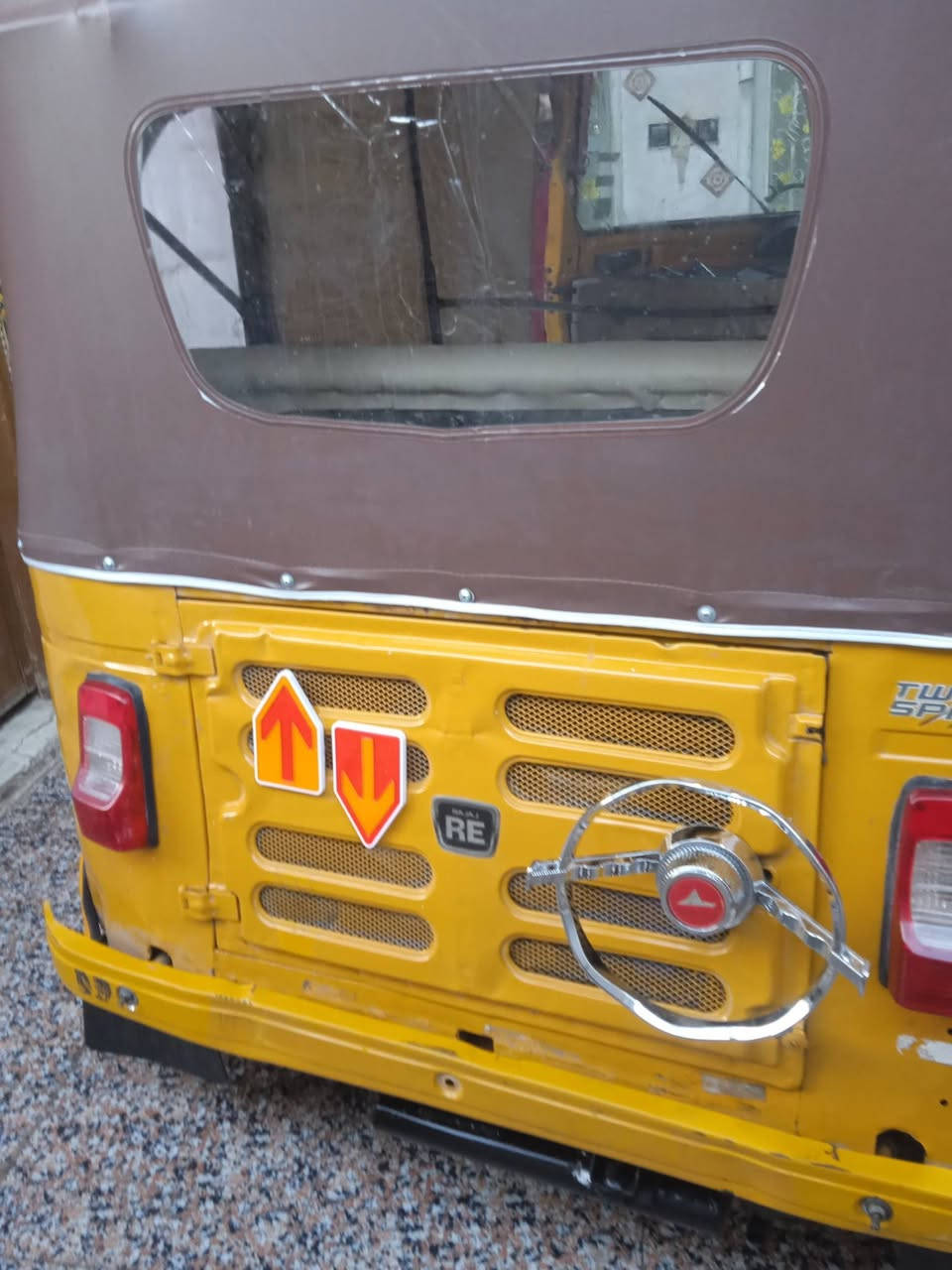 سلام عليكم تكتك للبيع 18  شهر 5  ارواق اصولي لتكتك جاهزه للشارع كبل تعمير كامل تخم تاير سفريات دوشمه جديد جادر جديد كهربائيات كلهة شغاله مكينه لاتنقيص ولاتبخير االسعر 4  مليون وبيهه مجال الاستفسار ***********
