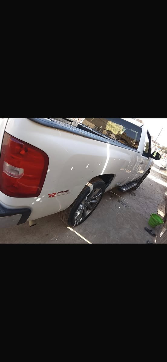 شوفر سلفرادو موديل 2012 سياره مكفوله اي نقص مابيه سياره خير من الله مكينته 6سندر   وسعر 120 مو شراي لا خابر ***********
