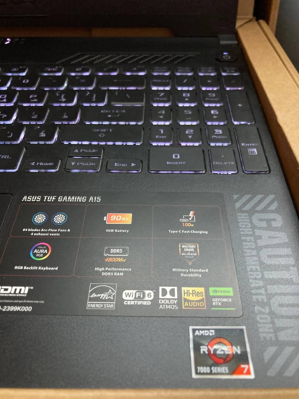 السلام عليكم
لابتوب الكيمنك الاحترافي من Asus بالفئه الاقوى A15 
طبعا اللابتوب بالكارتونه كامل مكمل بدون نقص
ياتي بالعتاد الاتي

شاشه حجم 15.6 انش بمعدل تحديث 144 فريم، ادابتڤ سنك استجابه ضوئيه بتغطيه الوان
100SRGB الوان نقيه 

معالج خرافي من AMD
RYzen 7-7430HS -5.1GHZ BOOST WITH RADEON GFX 
فئه HS لاعلى اداء

كرت الشاشه المنفصل تحفه من
Nvidia RTX 4060-8GB 140W full watt
نسخه 140واط اداء كامل 

رامات سعه 16GB نوع DDR5 قابل للتطوير
هارد 512m.2 قابل للتطوير 

بطاريه نسبه ٩٤٪؜ تطول عده ساعات
كيبورد RGB عربي وكاله شرق اوسط اكيد 

اكيد اللابتوب احترافي بكافه الاستخدامات الثقيله
السعر مليون و ٢٨٥ الف فقط ثابت 

العنوان الشرطه الخامسه قرب البياع و متوفر توصيل
للتواصل***********
