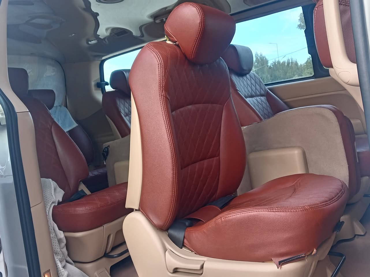 السلام عليكم ورحمة الله وبركاته ستاركس موديل 2020  وماشيه 126الف حقيقي السيارة كاملة تنته ارضيات سوبايه والكشنات جلد بلادي والسعر٢٨٨ وبسمي والسياره جديده ومامتعوبه الله شاهد للتفاصيل ***********
