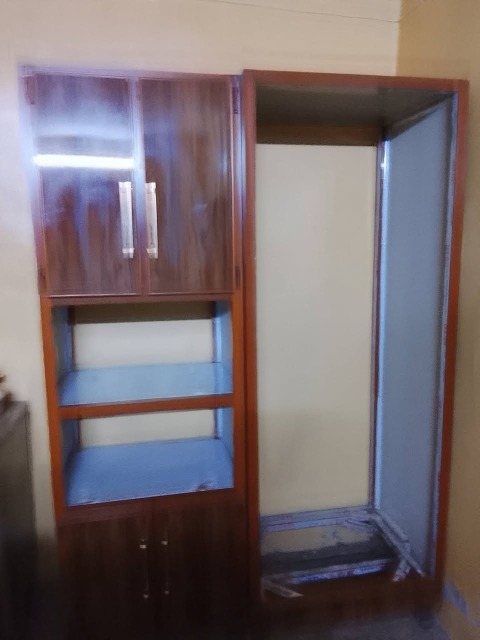 كاونتر للبيع اربع قطع السعر 450الف للاتصال ***********
