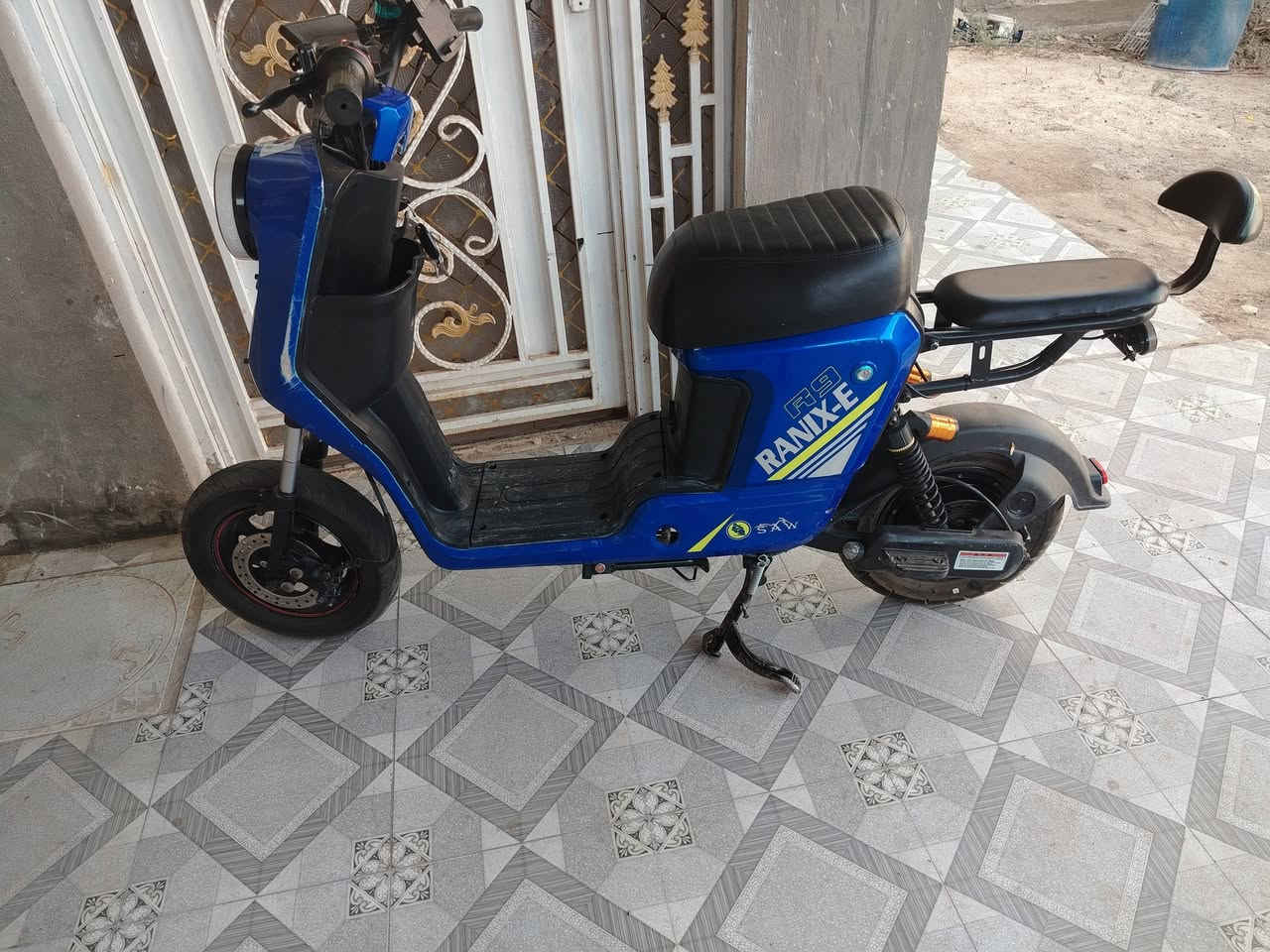 السلام عليكم للبيع دراجه شحن باب اول اصليه فقط بطاريات  وسله وكامل المواصفات سعره ٤٠٠ وبيهه مجال مكاني صويره حي الاسرى   خاص جوقي الزورائي *********** رقمي
