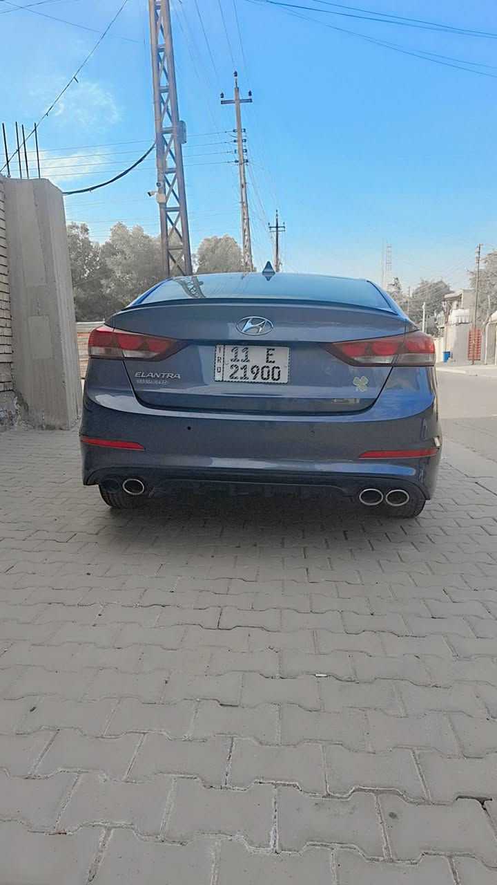 السلام عليكم
الانترا  2018 / كندي  / السعر 126 بيها مجال .. 
حادثه فقط ربع بنيد مصبوغ كله  / وجاملغ عكس السائق الأيمن تقريبا شبر بس الخشم صبغ   تصليح فقط بدون تبديل   
اطارات تخم جديد /   بطاريه جديد 
عداد المسافه 130 الف قابل للزيادة 
محرك مكفول كير مكفول 
سياره نظيفه وحلوه ومرتبه 
مواصفات السياره 
تدفئه كشنات أمامي/ ومقود 
رادار جانبي تحكم استيرن اشاير بالمري 
حساس خلفي  وكامره خلفيه  
للاستفسار يمكنكم الاتصال ... / ***********
