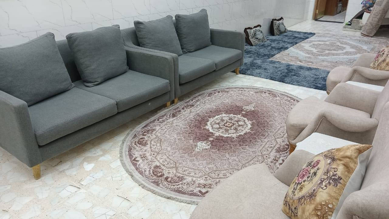 تخم 10 مقاعد مستعجلين ع بيعته ب 200قفل بدون عمله مكان حي النصر 
***********
