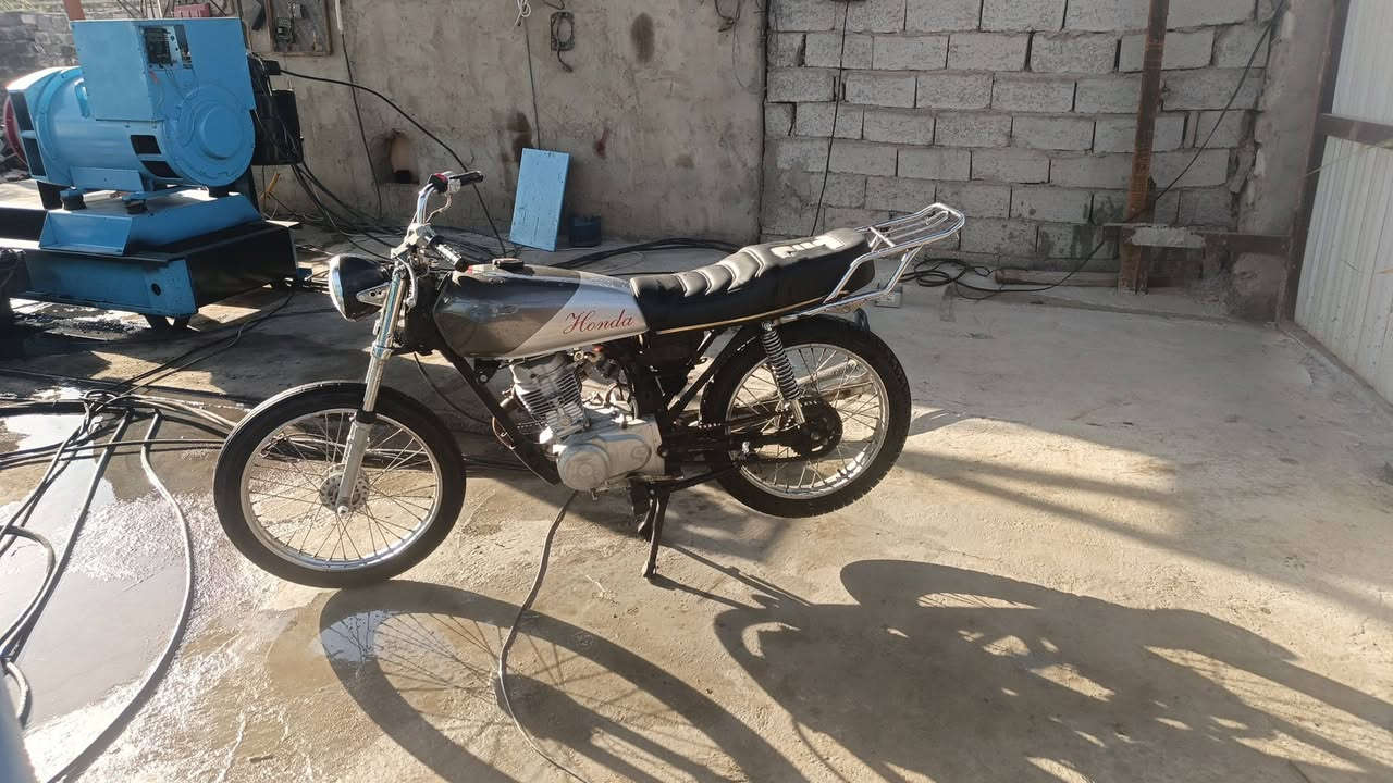 للبيع اربعه كير كلك دراجه شلعه ومعدل فوول بس مرات دخن لاستيك ولف سعر 250وبيها مجال مكاني نجف ***********
