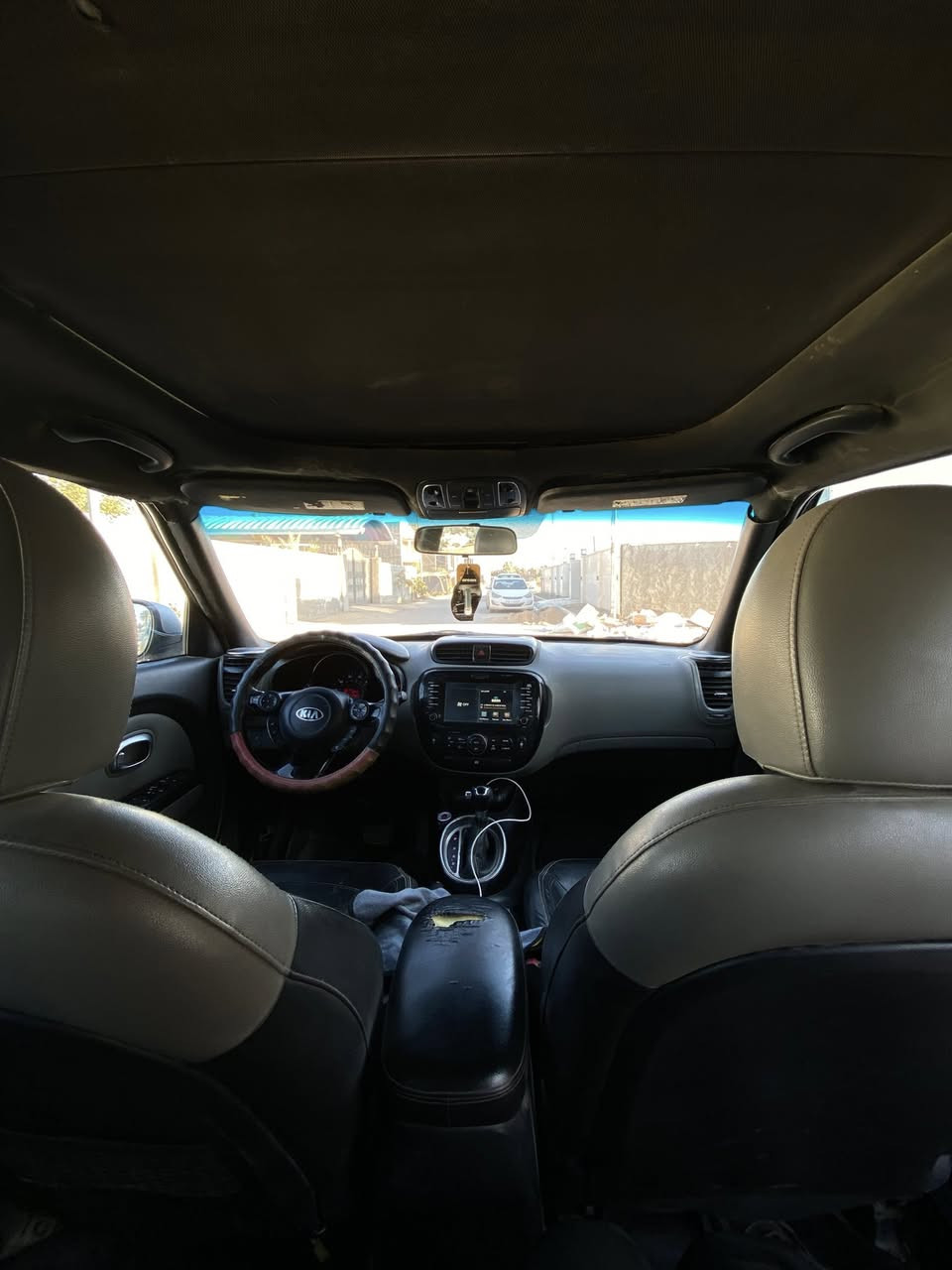 السلام عليكم كيا صول 2015للبيع ب٨٠بيه مجال قليل باسمي سياره وسنويه لل٣١ومكاني بالحله بالنيل السياره فوول مواصفات فتحتين بالقماره كشنات تدفئه تبريد حساسات شاشه جبيره كشن كهربا ٣انضمه قياده كشنات جلد فول للاخير السياره((S)بيه صبغات بالكشر ابيعلك حزام بس هيه مو حزام وكفاله كير مكينه تبريد حداديه شواصي كله مكفول ***********
