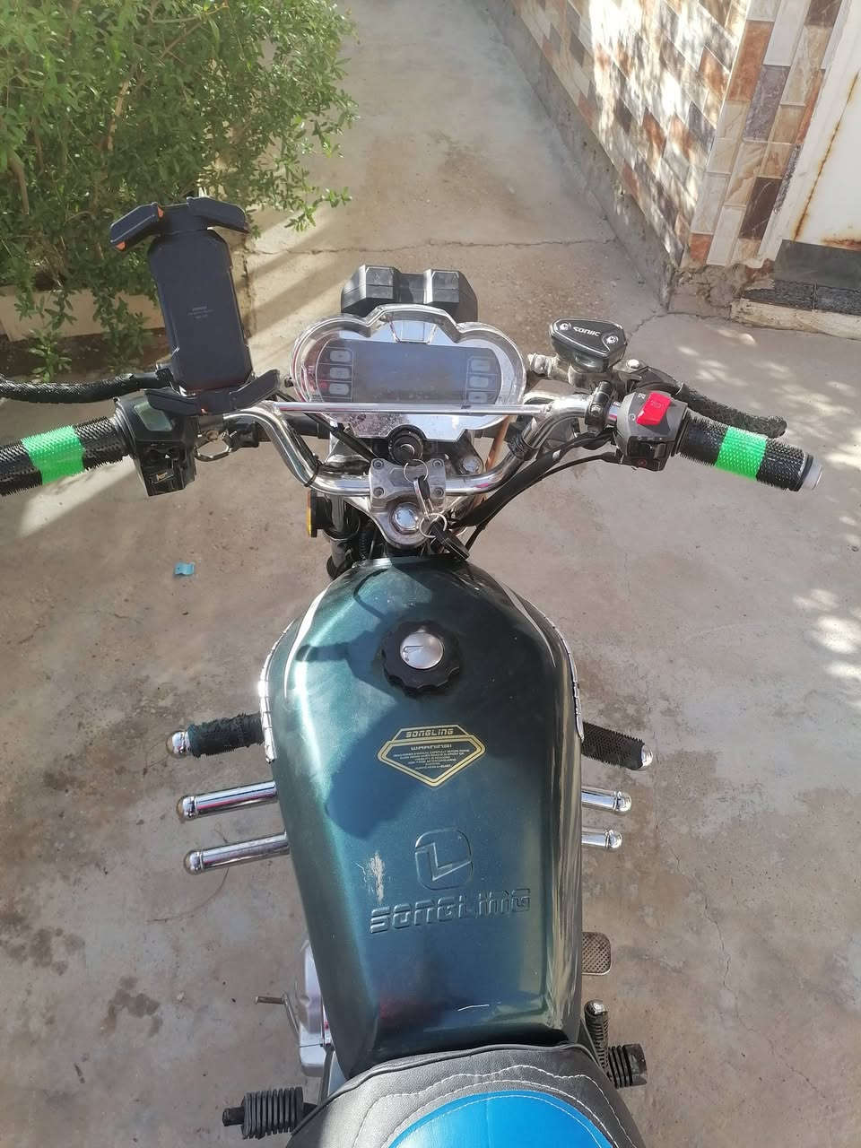 السلام عليكم سيفان ٢٤ للبيع أوراق كامله دراجه خير من الله سعر ٥٥٠ وبيها مجال مكاني صويره ***********
