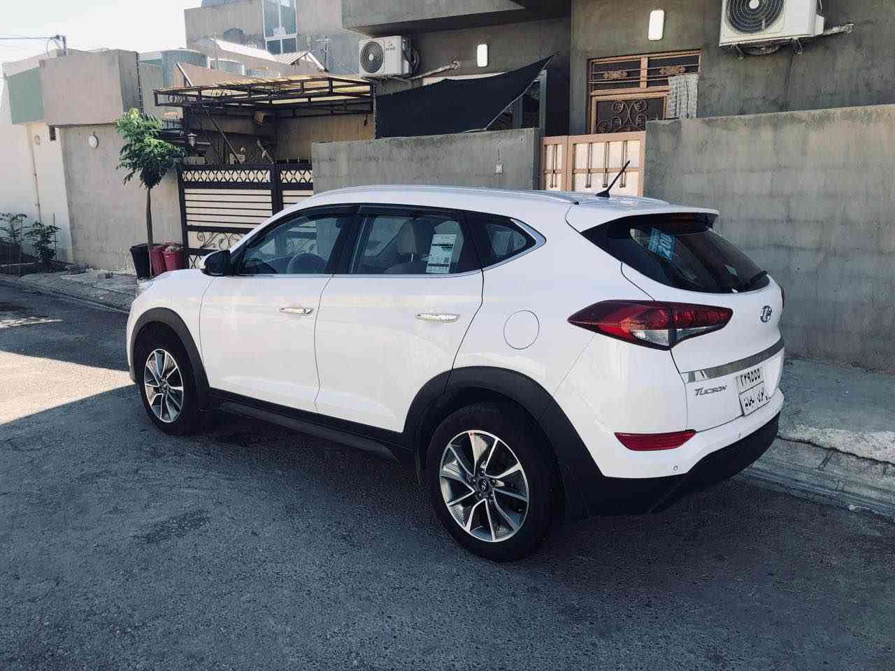 توكسان 2018 خليجي كلين فقط شبرين بارد باب السكن وخلفي ماشية ١٨٠ الف سيارة باسمي كوبان بنزين موجود رقم سليماني سنوية وهزة جديد 
185$

*********** كركوك, العراق
