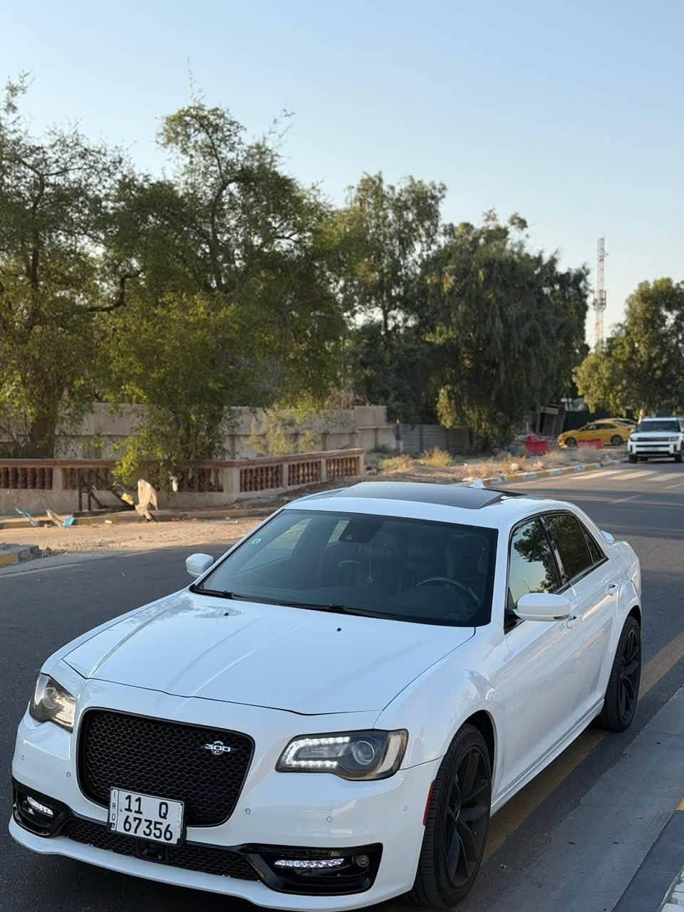 السلام عليكم
Chrysler 300s 5.7 V8
موديل 2022
23,000 mi ماشية 
المواصفات فول فول 
رادار امامي 
تحديد مسار
رادارات نقط عمياء 
حساسات امامية خلفية 
سقف بانوراما 
مرايات جانبية قلابة
برده خلفية بلادية
كشنات جلد تدفئة وتبريد 
كشنات كهرباء ميموري
نظام الصوت الپاين 
اكزوز رياضي بلادي 

بدون ايرباَك 
بيها صبغ دعامية امامية 
 وبداية الجاملغ الامامي شي جدا جدا قليل 
وحافه الجاملغ الخلفي التصير ويه الدعاميه شغله اصبعيين صبغ حتى يعتبر حاله حال التكحيل
راسلني ادزلك صور الحادث 
موقع السياره بغداد اليرموك 
***********
السعر 330$
