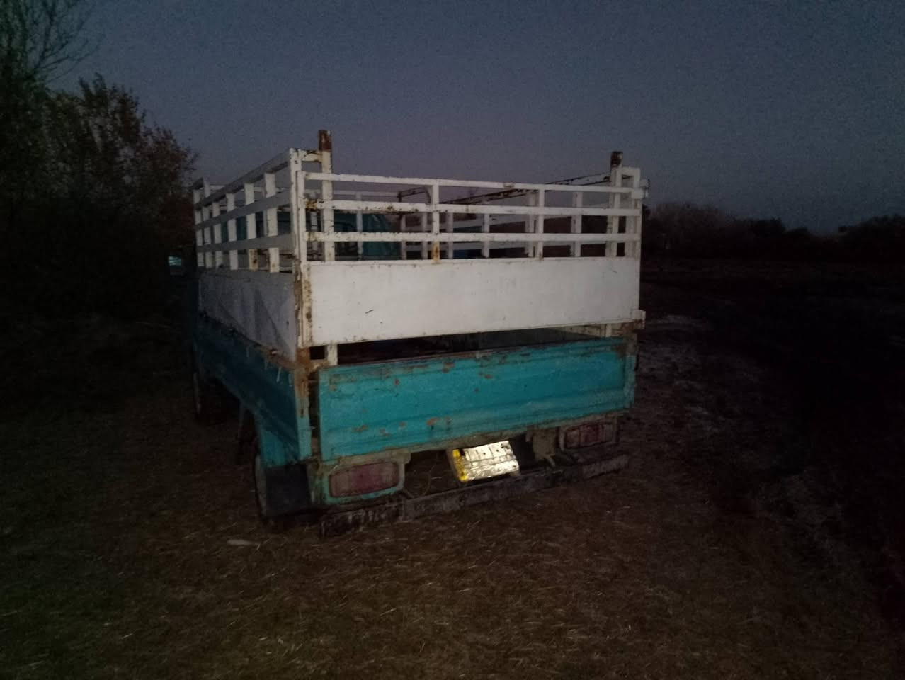 للبيع جاهزه بس الثالث يفلت راعيه يمي ***********مكاني ديوانيه
