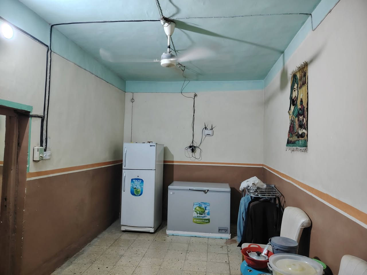 دار للبيع مساحه200متر طابقين
طابو صرف المكان حي الجمعيه شارع الاعلام 
صب كونكريتي بناء حديث طابوق 
الطابق الاول يحتوي استقبال وصاله و مطبخ و غرفه وحمامات داخليه وخارجيه
الطابق الثاني يحتوي غرف عدد 2 وصاله وحمامات داخليه وسطح جبير 
لاستفسار مراجعه مكتب المعمار الراقي للعقار الواقع خلف مطعم ثائر الجبوري مقابل حي المهندسين ضغط الخشب 
بإدارة 
سلام الفتلاوي ***********
احمد الفتلاوي ***********
