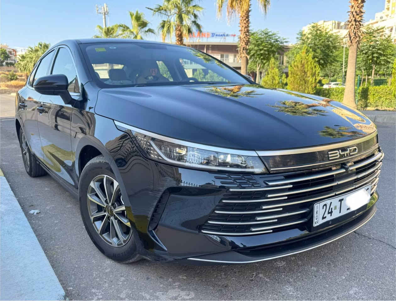 ***********
BYD ديستروي 2025 
‎المواصفات 
‎شاشة متحركة
 حساسات 
كاميرا خلفية
 مثبت سرعة 
كشنات جلد رياضي 
كير ماوس 
اوتو هولد 
لد امامي خلفي 
لايتات زنون  
انظمة قيادة
 وباقي المواصفات 
‎مكان السياره دهوك 
‎السعر 135 ورقه بي مجال دهوك, العراق
