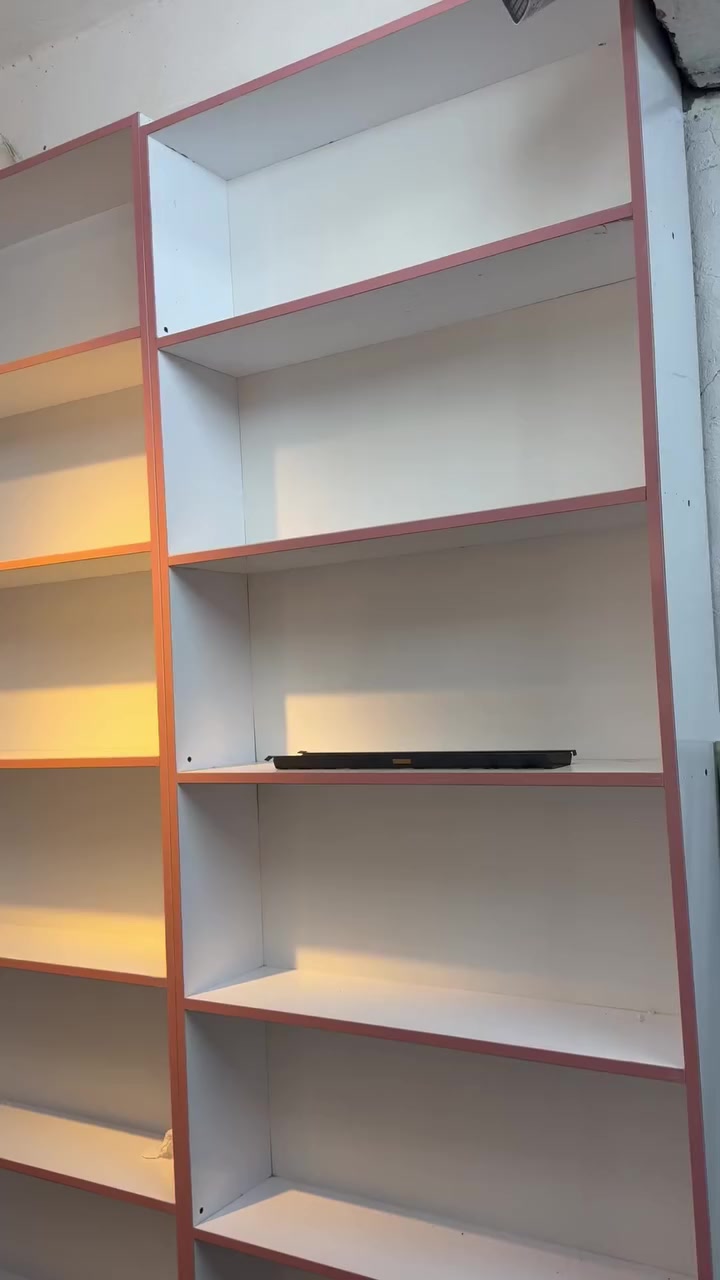 رفوف للبيع 6 قطع ارتفاع 2 متر ونص وعرض متر وقطعه ارتفاع 2 متر ونص وعرض متر و 40 و زوايه 2 و ميّز ارتفاع متر 20 وعرض متر زجاجي جام السعر وتساب *********** 
امانت الله جددت المحل عزل قبل لا يفتح
